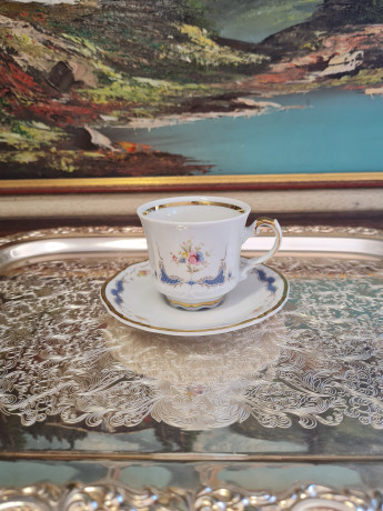 Чайная пара винтажная Mitterteich Bavaria, белый фарфор с ярко-синим цветочным декором и позолотой, 8,5 x 6 см /12 см, Германия, 1960-70гг.