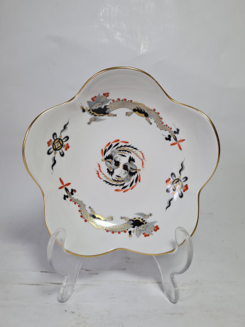 Тарелка винтажная Meissen, белый фарфор с разноцветными птицами, драконами, цветочным мотивом и позолоченным краем, 14,5 x 4,5 см, Германия, 1930-40гг.