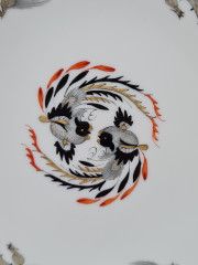 Тарелка винтажная Meissen, белый фарфор с разноцветными птицами, драконами, цветочным мотивом и позолоченным краем, 14,5 x 4,5 см, Германия, 1930-40гг.