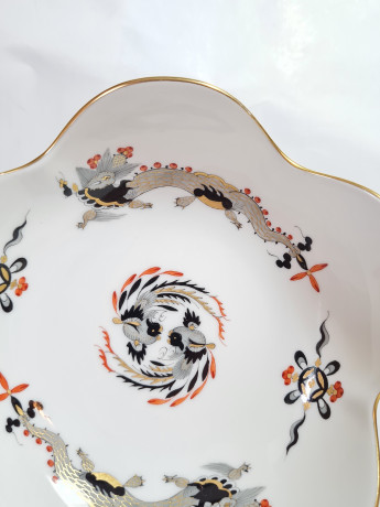 Тарелка винтажная Meissen, белый фарфор с разноцветными птицами, драконами, цветочным мотивом и позолоченным краем, 14,5 x 4,5 см, Германия, 1930-40гг.