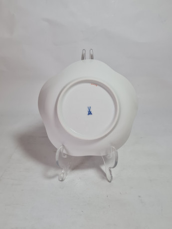 Тарелка винтажная Meissen, белый фарфор с разноцветными птицами, драконами, цветочным мотивом и позолоченным краем, 14,5 x 4,5 см, Германия, 1930-40гг.