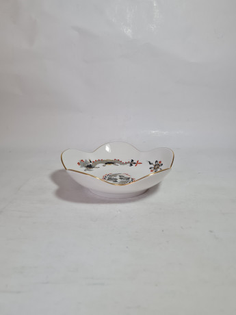 Тарелка винтажная Meissen, белый фарфор с разноцветными птицами, драконами, цветочным мотивом и позолоченным краем, 14,5 x 4,5 см, Германия, 1930-40гг.