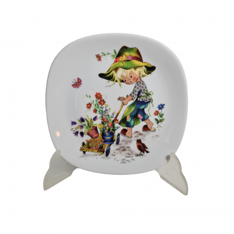 Тарелка декоративная винтажная Schirnding Bavaria, квадратная с изображением ребенка в зеленой шляпе с птицами и цветами, 18,5 x 2 см, Германия,1960-1970гг.