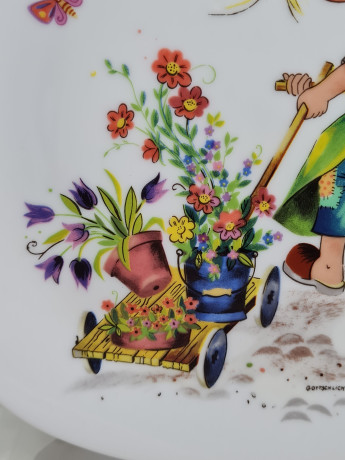 Тарелка декоративная винтажная Schirnding Bavaria, квадратная с изображением ребенка в зеленой шляпе с птицами и цветами, 18,5 x 2 см, Германия,1960-1970гг.