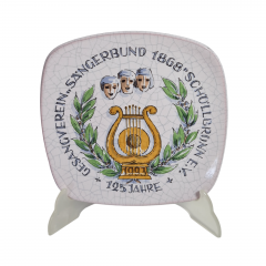 Тарелка декоративная винтажная Karlsruhe / Majolika с кракелюром "Sangerbund 1868", ручная роспись, керамика, 19 см, Германия, 1993г.