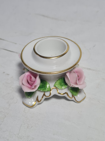 Подсвечник винтажный AK Kaiser "Розы" на ножках, фарфор, 5 см, Германия, 1960-70гг.