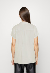 Tommy Hilfiger GROWN ON SLEEVE Button-down blouse ecru GROWN ON SLEEVE Блузка на пуговицах экрю