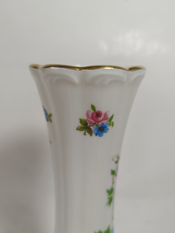 Ваза винтажная Royal KPM Bavaria, с розово-голубыми цветами, средний размер, ручная работа, фарфор, 21 см, Германия, 1970-80гг.