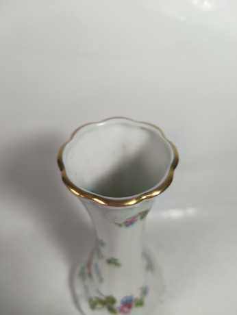 Ваза винтажная Royal KPM Bavaria, с розово-голубыми цветами, средний размер, ручная работа, фарфор, 21 см, Германия, 1970-80гг.