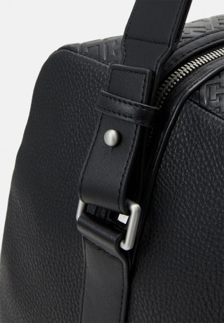 Tommy Hilfiger CENTRAL DUFFLE UNISEX Weekend bag black CENTRAL DUFFLE UNISEX Сумка выходного дня черный