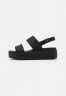 Crocs BROOKLYN Plateausandalette black BROOKLYN Босоножки на платформе черный