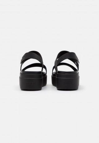 Crocs BROOKLYN Plateausandalette black BROOKLYN Босоножки на платформе черный