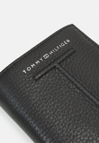 Tommy Hilfiger CENTRAL TRIFOLD UNISEX Wallet black CENTRAL TRIFOLD UNISEX Бумажник черный