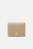 Tommy Hilfiger CASUAL BI FOLD WALLET Wallet beige CASUAL BI FOLD WALLET Бумажник бежевый