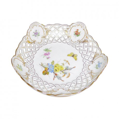 Meissen Meissen 'Neuer Ausschnitt - Blume naturalistisch bunt mit Schmetterling' Schale mit Druchbruch 18 cm Мейсен "новая огранка - цветок натуралистичный красочный с бабочкой" миска с прорывом 18 см