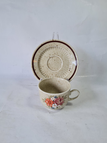 Чайная пара винтажное Winterling Marktleuthen Bavaria в бежевых тонах с крапинками и яркими цветами, керамика, Германия, 1960-70гг.