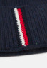 Tommy Hilfiger BEANIE UNISEX Beanie space blue ШАПКА УНИСЕКС Шапочка космический синий