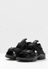 Nike Sportswear CANYON SLIDE Riemensandalette black CANYON SLIDE сандалии с ремешком черный