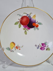 Тарелка винтажная Meissen, белый фарфор с разноцветными фруктовыми мотивами, цветочным декором и позолотой, 14,5 x 3,5 см, Германия, 1930-40гг.