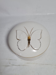 Шкатулка винтажная Pereiras с бабочкой, белая с золотым декором, фарфор, 11 x 6 см, Португалия, 1960-70гг.