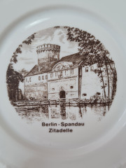 Тарелка декоративная винтажная Forstenberg с изображением Цитадели Шпандау, фарфор, 16 см, Германия, 1960-70гг.