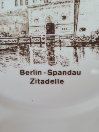 Тарелка декоративная винтажная Forstenberg с изображением Цитадели Шпандау, фарфор, 16 см, Германия, 1960-70гг.