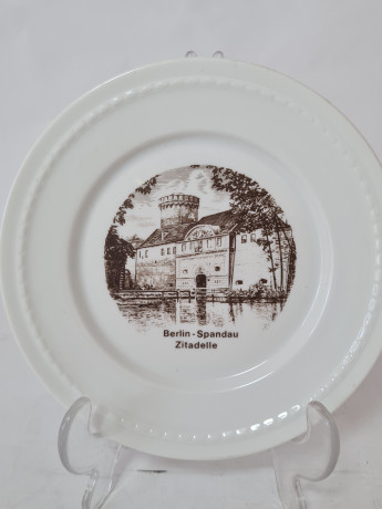 Тарелка декоративная винтажная Forstenberg с изображением Цитадели Шпандау, фарфор, 16 см, Германия, 1960-70гг.