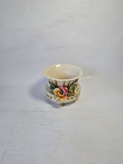 Ваза винтажная Bassano малая, на ножках, с желто-розовыми объемными цветами, керамика, 13 см, Италия, 1960-70гг.