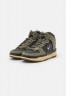 Nike Sportswear WMNS DUNK HIGH UP Sneaker high olive/wolf grey/black/brown/sesame WMNS DUNK HIGH UP Высокие кроссовки женские оливковый/волчий серый/черный/коричневый/кунжутный
