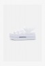 Nike Sportswear ICON CLASSIC Plateausandalette white/pure platinum ICON CLASSIC сандалии на платформе белый/чистая платина