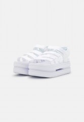 Nike Sportswear ICON CLASSIC Plateausandalette white/pure platinum ICON CLASSIC сандалии на платформе белый/чистая платина