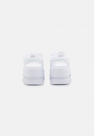 Nike Sportswear ICON CLASSIC Plateausandalette white/pure platinum ICON CLASSIC сандалии на платформе белый/чистая платина