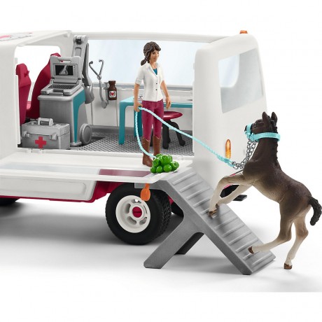 Schleich Schleich Horse Club 42439 Mobile Tierarztin mit Hannoveraner Fohlen Schleich Horse Club 42439 Мобильный ветеринар с ганноверским жеребенком