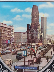 Тарелка декоративная керамическая с металлическим гербом PZ, 22,5 x 2 см, Германия, 1960-70гг.