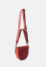 Tommy Hilfiger SADDLE  Handbag regatta red / earth orange mix СЕДЛО сумочка регата красный / землисто-оранжевый микс