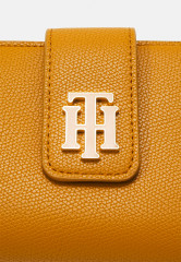 Tommy Hilfiger OUTLINE FLAP  Wallet crest gold-coloured OUTLINE FLAP Бумажник гребень золотистого цвета
