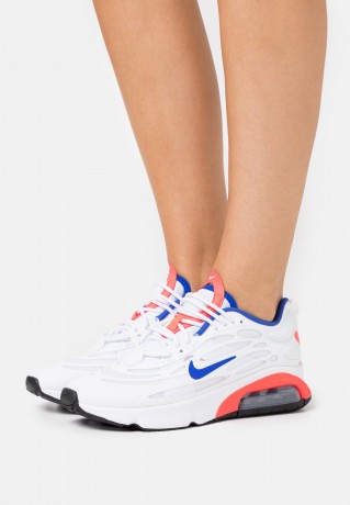 Nike Sportswear AIR MAX EXOSENSE Sneaker low white/racer blue/flash crimson/metallic silver/black AIR MAX EXOSENSE Низкие кроссовки женские белый/гоночный синий/flash crimson/серебристый металлик/черный