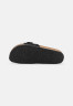 Tommy Hilfiger MOLDED FOOTBED FLAT  Mules black ПЛАТФОРМА С ФОРМОВАННЫМИ СТУПИЦАМИ Мюли черный