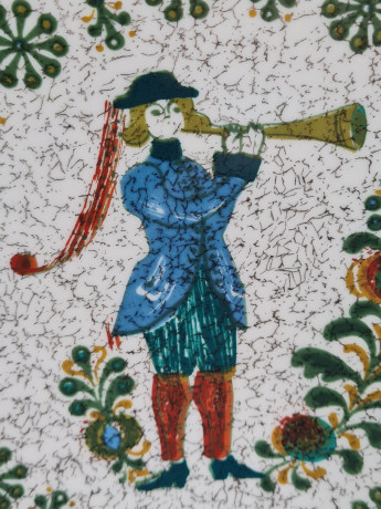 Тарелка декоративная винтажная Kurt Hammer с изображением юноши с дудочкой и растительным орнаментом, фарфор, 19.5 см, Германия, 1970-80гг.