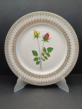 Тарелка винтажная Bavaria "Два бутона роз", фарфор, 25.5 см, Германия, 1970-80гг.