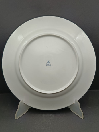 Тарелка винтажная Bavaria "Два бутона роз", фарфор, 25.5 см, Германия, 1970-80гг.