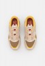 Nike Sportswear W ZOOM AIR FIRE Sneaker low light orewood brown/pink oxford/sesame/archaeo brown/solar flare/canyon rust W ZOOM AIR FIRE кроссовки женские низкие светлый коричневый цвет рудного дерева / розовый оксфорд / кунжут / архео-коричневый / солнеч