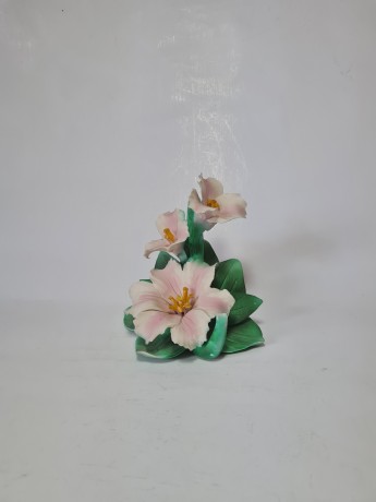 Статуэтка винтажная Capodimonte "Розовые цветы" среднего размера, фарфор, 15 х 15 см, Италия, 1960-70гг.