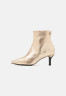Tommy Hilfiger POINTY HEEL BOOT  Classic ankle boots gold БОТИНКИ POINTY HEEL BOOT Классические ботильоны золото