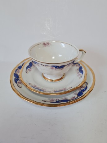 Чайное трио винтажное Wakbrzych с сине-розовым декором и позолотой, Польша, 1960-70гг.