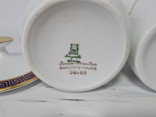 Молочник и сахарница винтажные PMR Jager & Co Bavaria, белый фарфор с золотисто-голубым узором, 11 x 8,5 см / 15 см / 20,5 см, Германия, 1960-70гг.