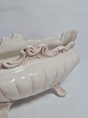 Фруктовница винтажная Bassano большая, на ножках, украшенная цветами, керамика, 22 х 10.5 см, Италия, 1960-70гг.