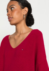 Tommy Hilfiger HAYANA CABLE V NECK SWEATER Jumper royal berry СВИТЕР HAYANA CABLE с V-образным вырезом Джемперы королевская ягода