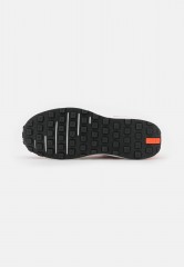 Nike Sportswear WAFFLE ONE Sneaker low dark beetroot/orange/sport spice/black/summit white WAFFLE ONE кроссовки женские низкие темная свекла/оранжевый/спортивные специи/черный/саммит белый