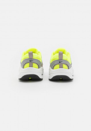 Nike Sportswear W AIR MAX BLISS NN Sneaker low volt/black metallic/silver summit/white cobblestone W AIR MAX BLISS NN Низкие кроссовки женские вольт/черный металлик/серебряная вершина/белый булыжник